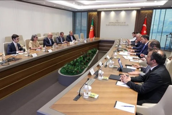 Portekizli Bakan deprem bölgesindeki çalışmalara hayran kaldı! 'Yaptıklarınız tek kelimeyle şahane'